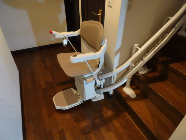 画像：階段昇降機